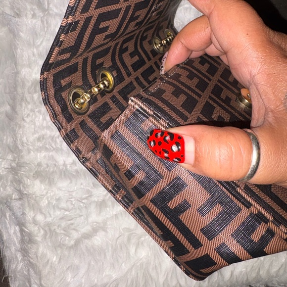 Fashion FF Brown and Black Chain Shoulder Bag - Picture 9 of 15